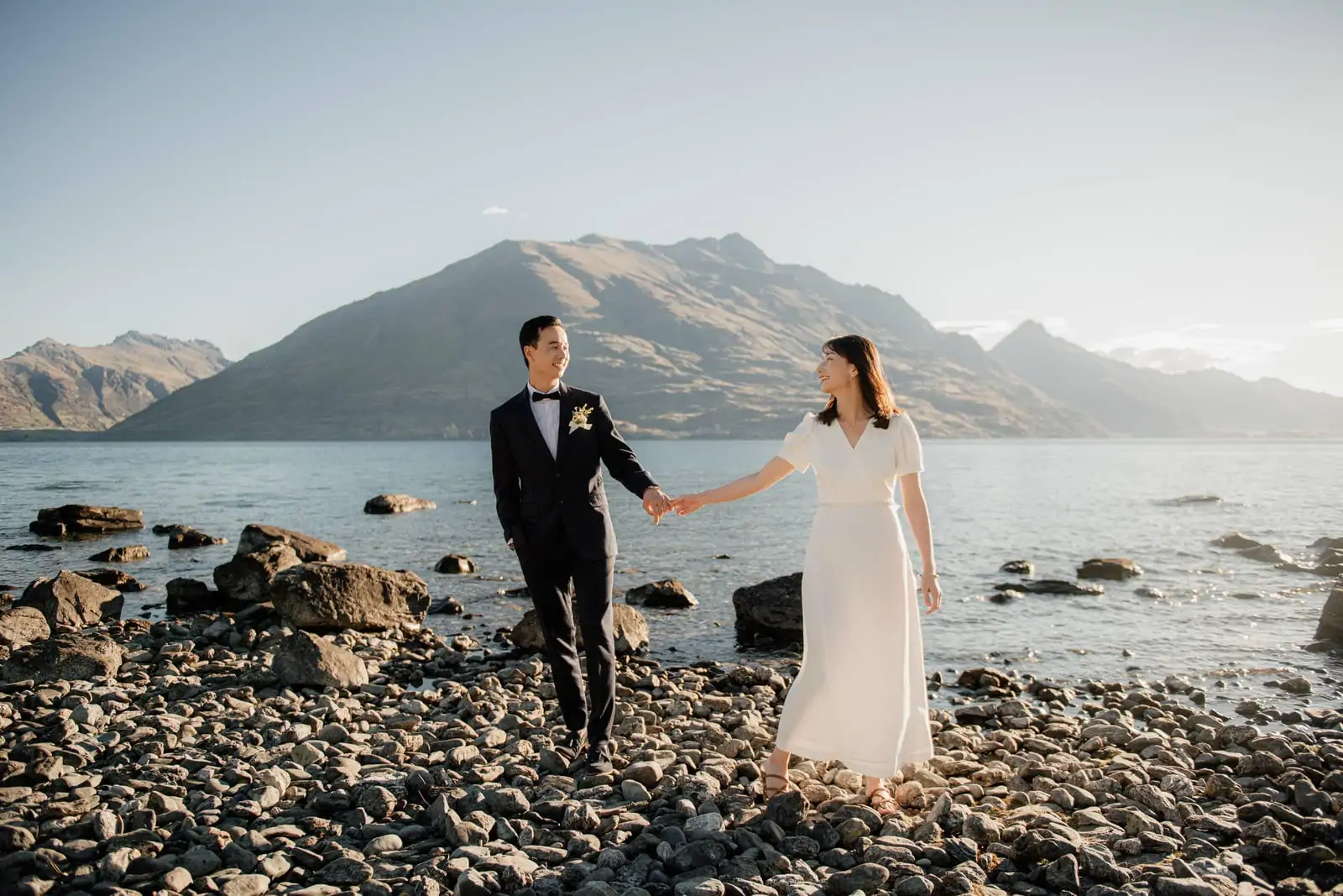 Bride and groom's mountain wedding in New Zealand (Previews).