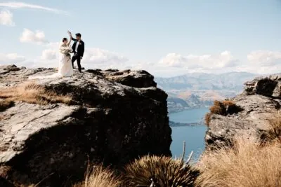 Ayaka Morita's portfolio featuring a bride and groom on a cliff at Lake Wanaka.