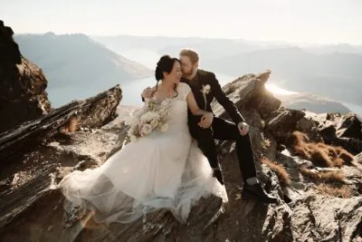 A bride and groom on top of a mountain in New Zealand captured in Ayaka Morita's portfolio.