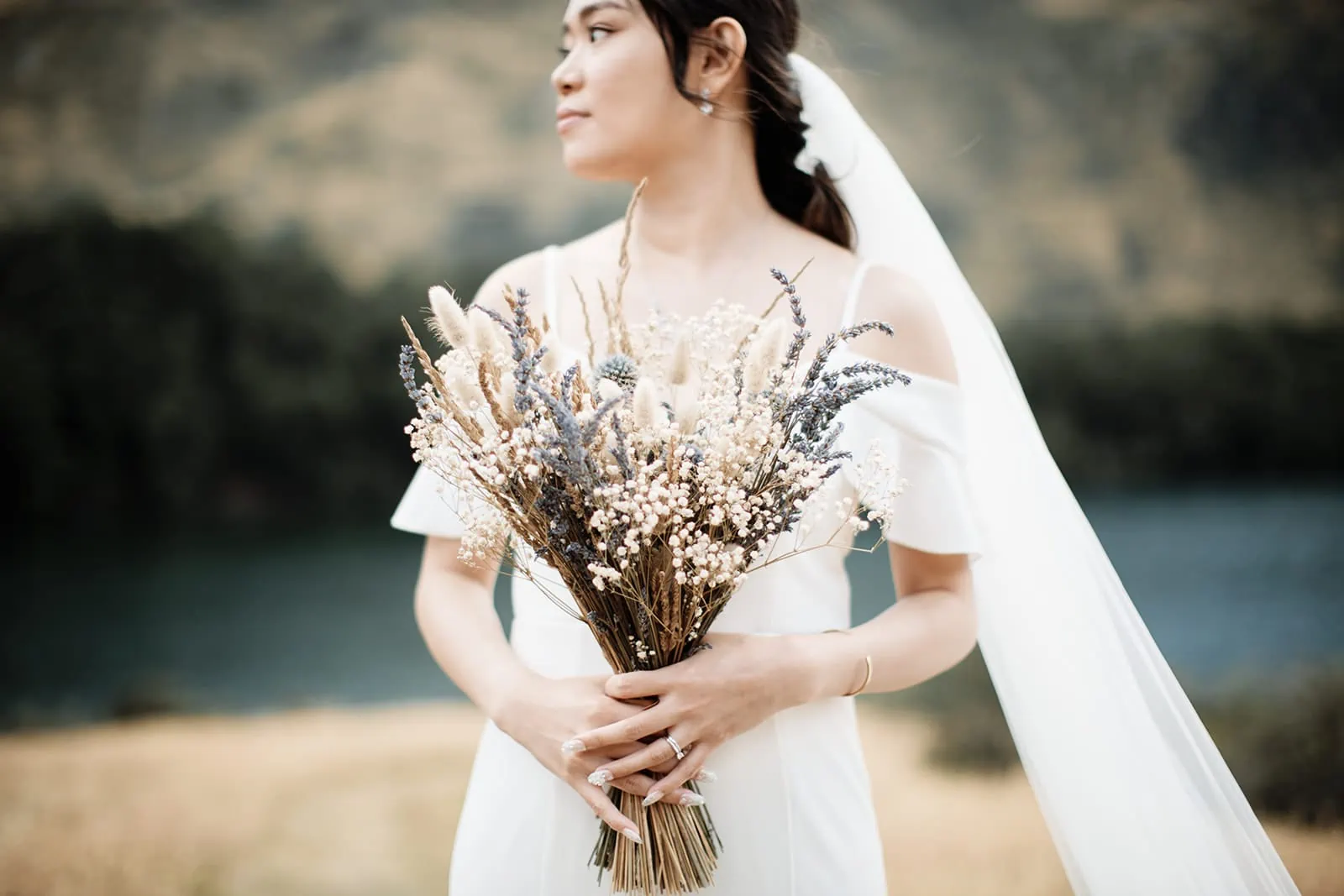 Keywords: bride, bouquet, lake
