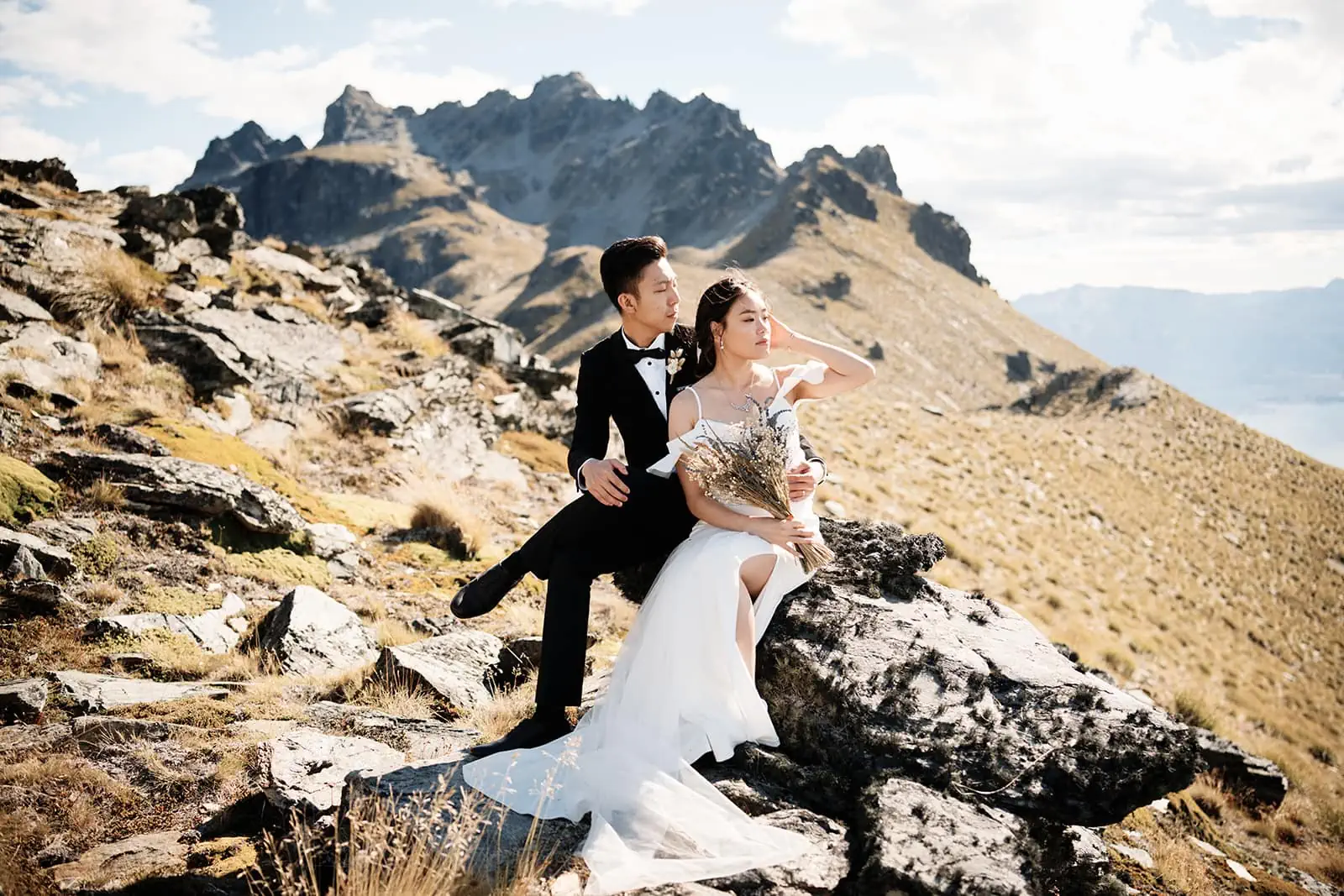 Dios and Carlyn's Queenstown Heli Pre Wedding captures a bride and groom on top of Cecil Peak in New Zealand.