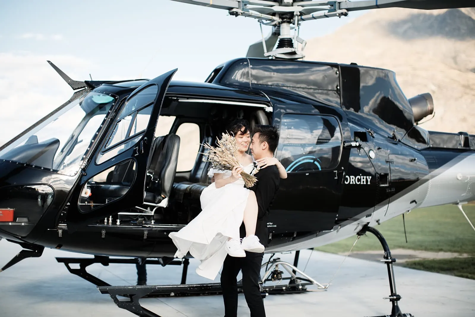 A helicopter-inspired pre-wedding photoshoot in Queenstown featuring Dios and Carlyn at Cecil Peak.