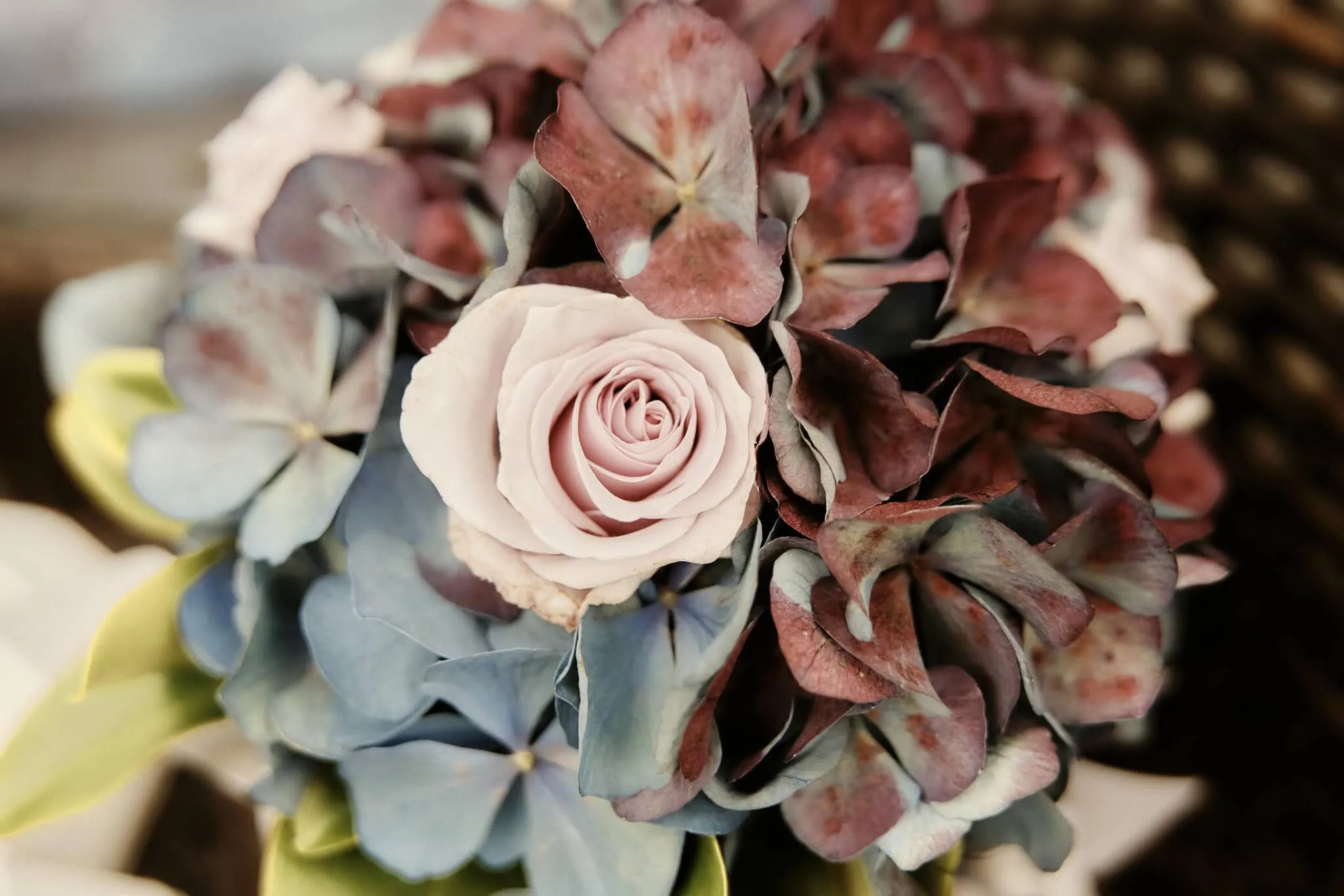 Queenstown New Zealand Elopement Wedding Photographer - Sarah and Tim's scenic Queenstown elopement wedding featured a wicker basket adorned with a bouquet of roses and hydrangeas.