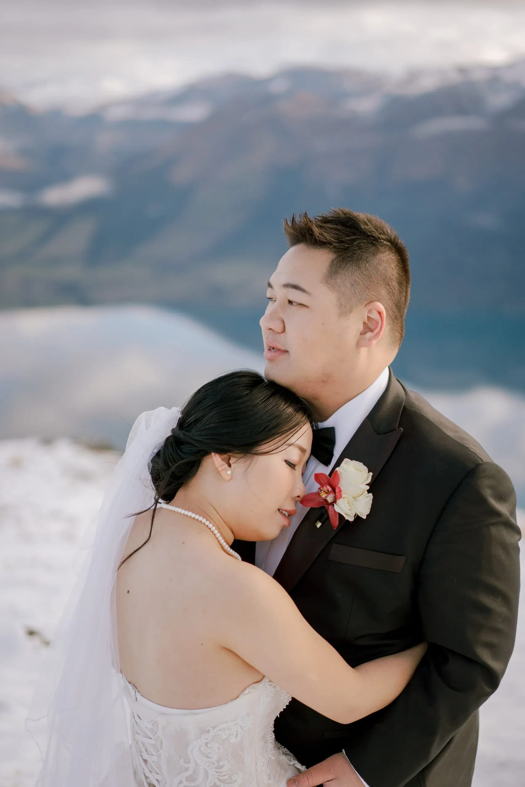 Queenstown New Zealand Elopement Wedding Photographer - Lam and Wendy's snowy mountain wedding embrace.