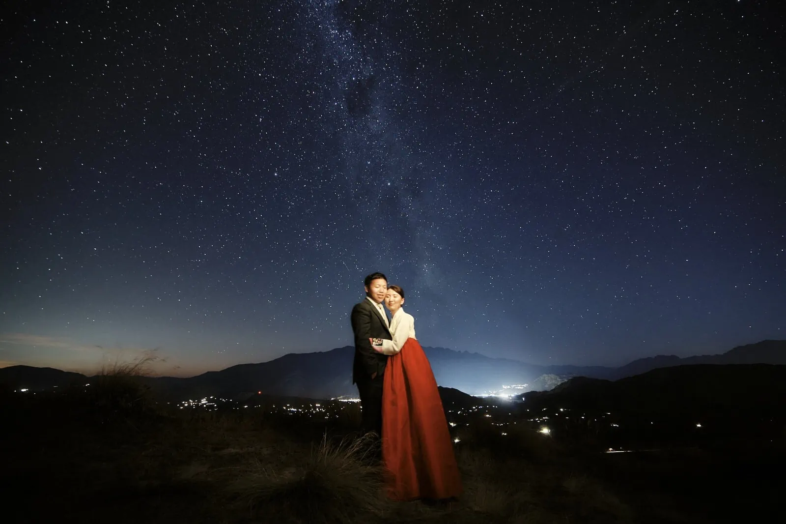 Queenstown New Zealand Elopement Wedding Photographer - A couple posing for a starry night shoot.