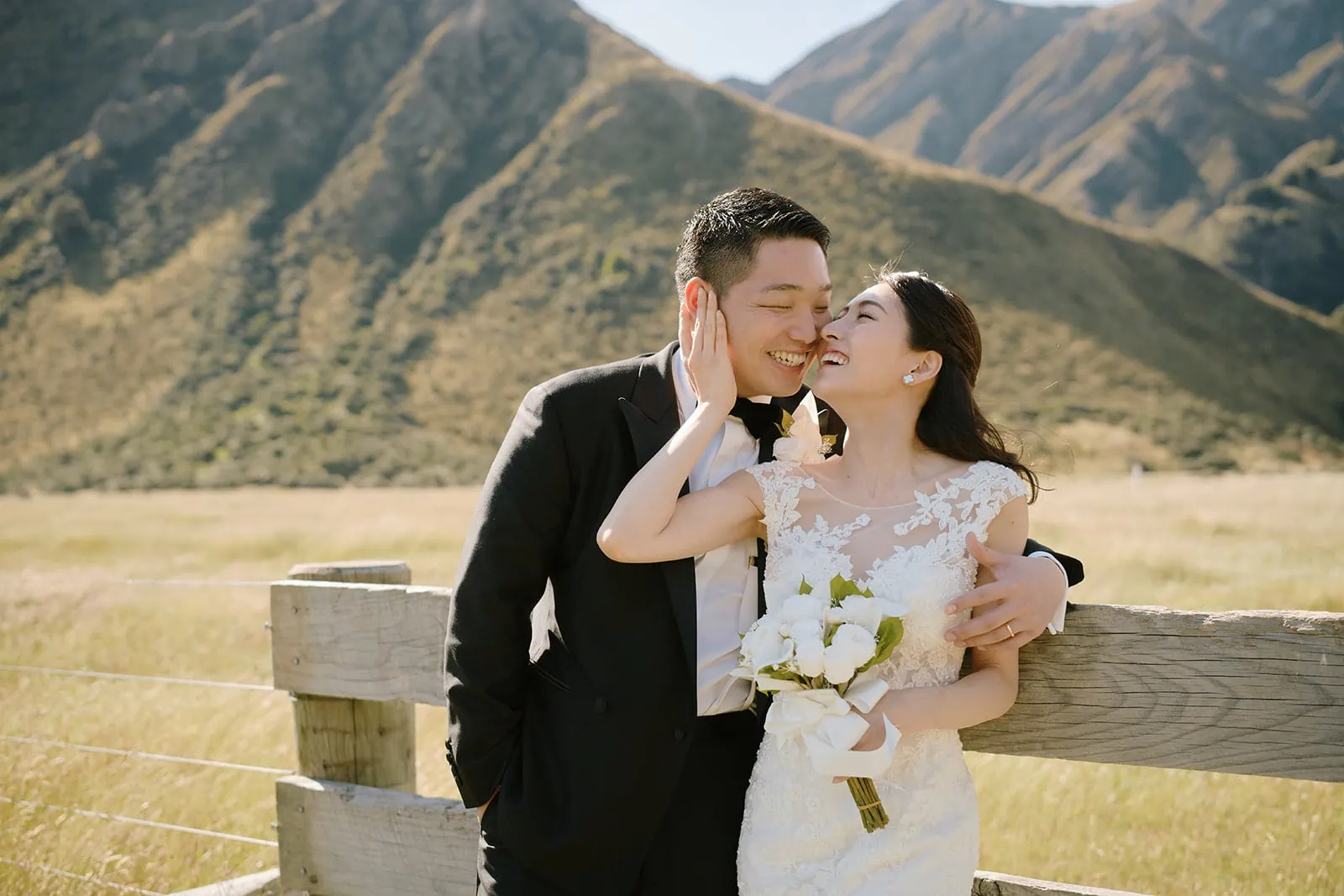 Queenstown Elopement Heli Wedding Photographer クイーンズタウン結婚式 | A man and woman posing for a pre-wedding shoot picture.