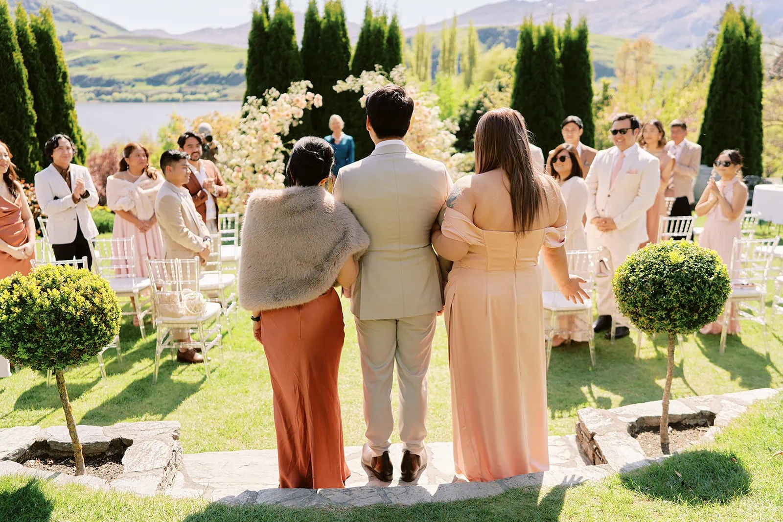 Queenstown Elopement Heli Wedding Photographer クイーンズタウン結婚式 | A Queenstown wedding ceremony in front of a lake in New Zealand.