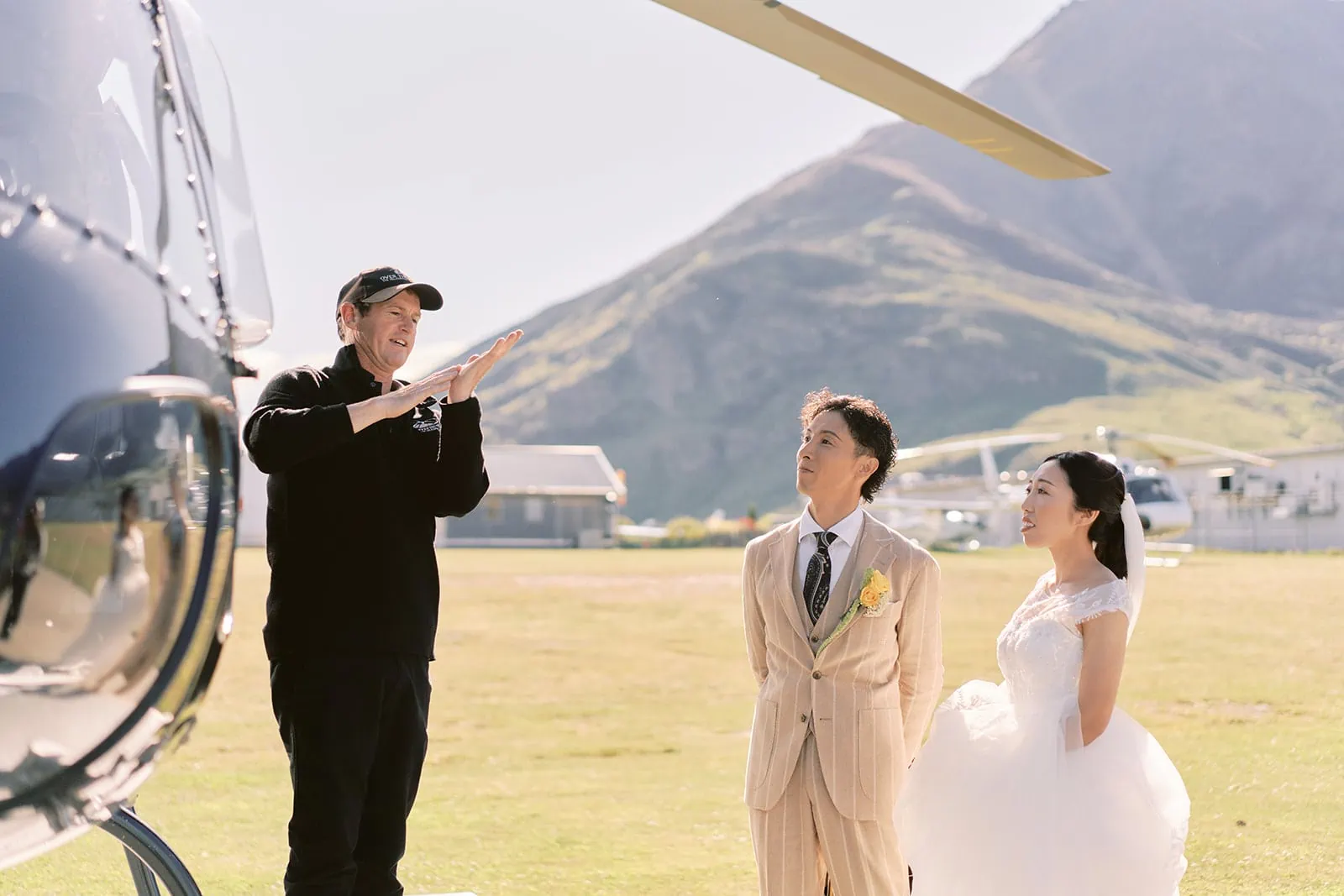 Queenstown Elopement Heli Wedding Photographer クイーンズタウン結婚式 | A Queenstown Heli Pre-Wedding photo shoot captures the beautiful moments of Saki and Taisei standing next to a helicopter on their special day.
