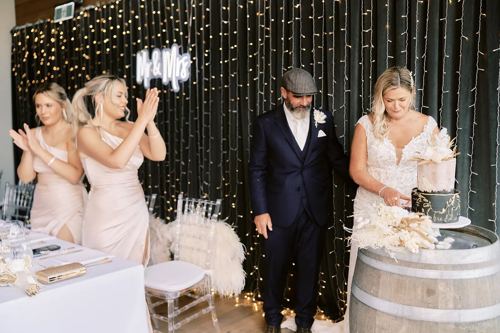 Queenstown Elopement Heli Wedding Photographer クイーンズタウン結婚式 | Melissa & Scott, a newly married couple, celebrate their Queenstown elopement by cutting a beautiful cake at the Kamana Lakehouse winery.