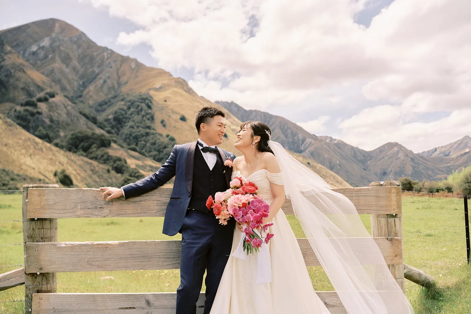Queenstown Elopement Heli Wedding Photographer クイーンズタウン結婚式 | A man and woman posing for a pre-wedding photoshoot.