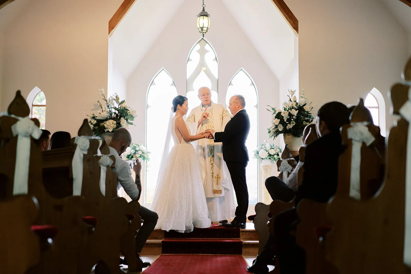 Queenstown Elopement Heli Wedding Photographer クイーンズタウン結婚式 | Meng & Joel exchange vows in Stoneridge Estate Wedding.