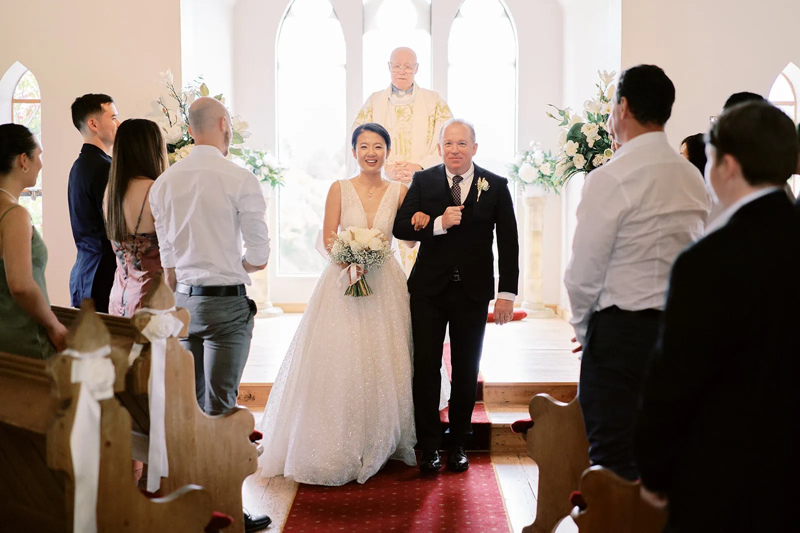 Queenstown Elopement Heli Wedding Photographer クイーンズタウン結婚式 | Meng and Joel, the bride and groom, walking down the aisle at Stoneridge Estate.