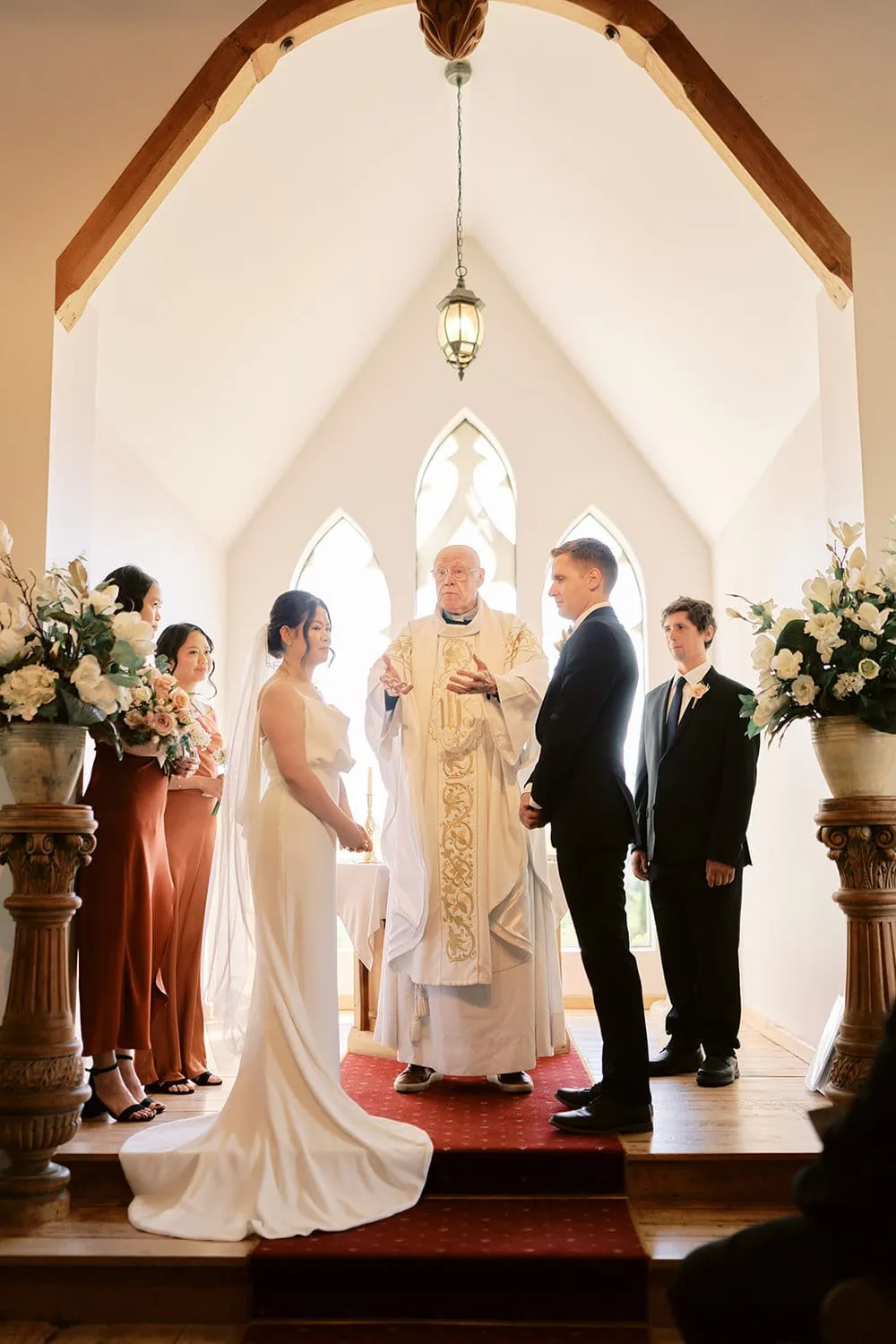 Queenstown Elopement Heli Wedding Photographer クイーンズタウン結婚式 | Shane and MJ exchange vows at Stoneridge Queenstown.