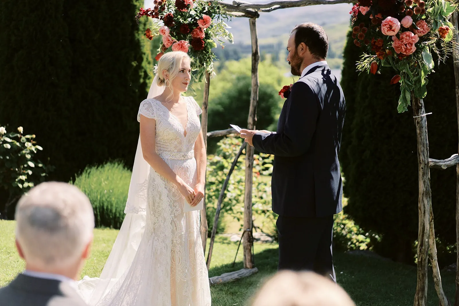 Queenstown Elopement Heli Wedding Photographer クイーンズタウン結婚式 | Emily and James exchange vows in the picturesque garden of Queenstown Stoneridge Estate.