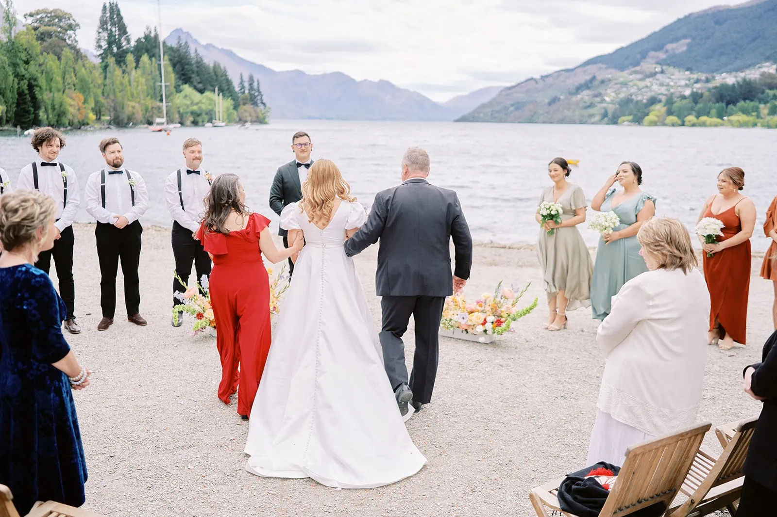 Queenstown Elopement Heli Wedding Photographer クイーンズタウン結婚式 | Thomas and Sophie's wedding ceremony at Lake Wanaka in New Zealand.