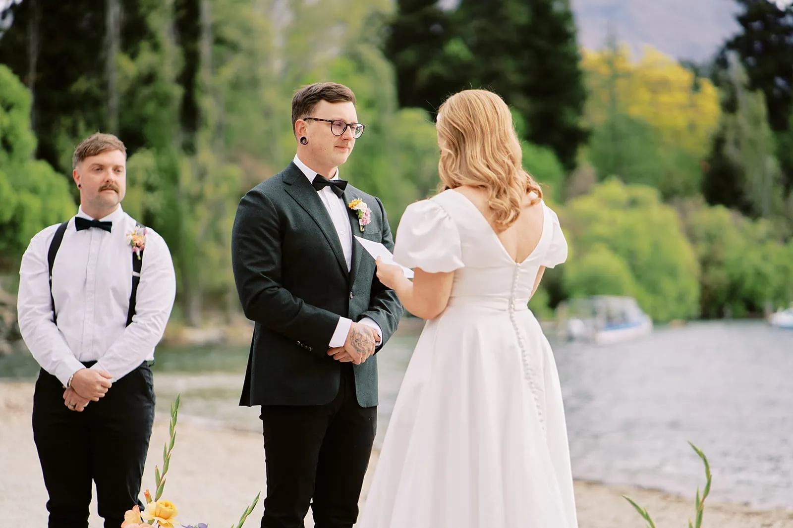 Queenstown Elopement Heli Wedding Photographer クイーンズタウン結婚式 | Queenstown newlyweds, Thomas and Sophie, joyfully exchange vows in front of a picturesque lake.