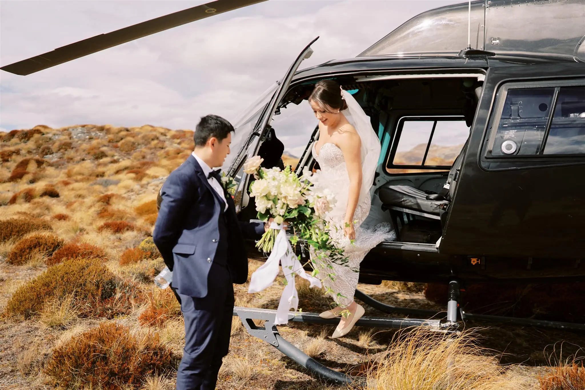 Queenstown Elopement Heli Wedding Photographer クイーンズタウン結婚式 | A bride and groom arriving in Queenstown by helicopter.