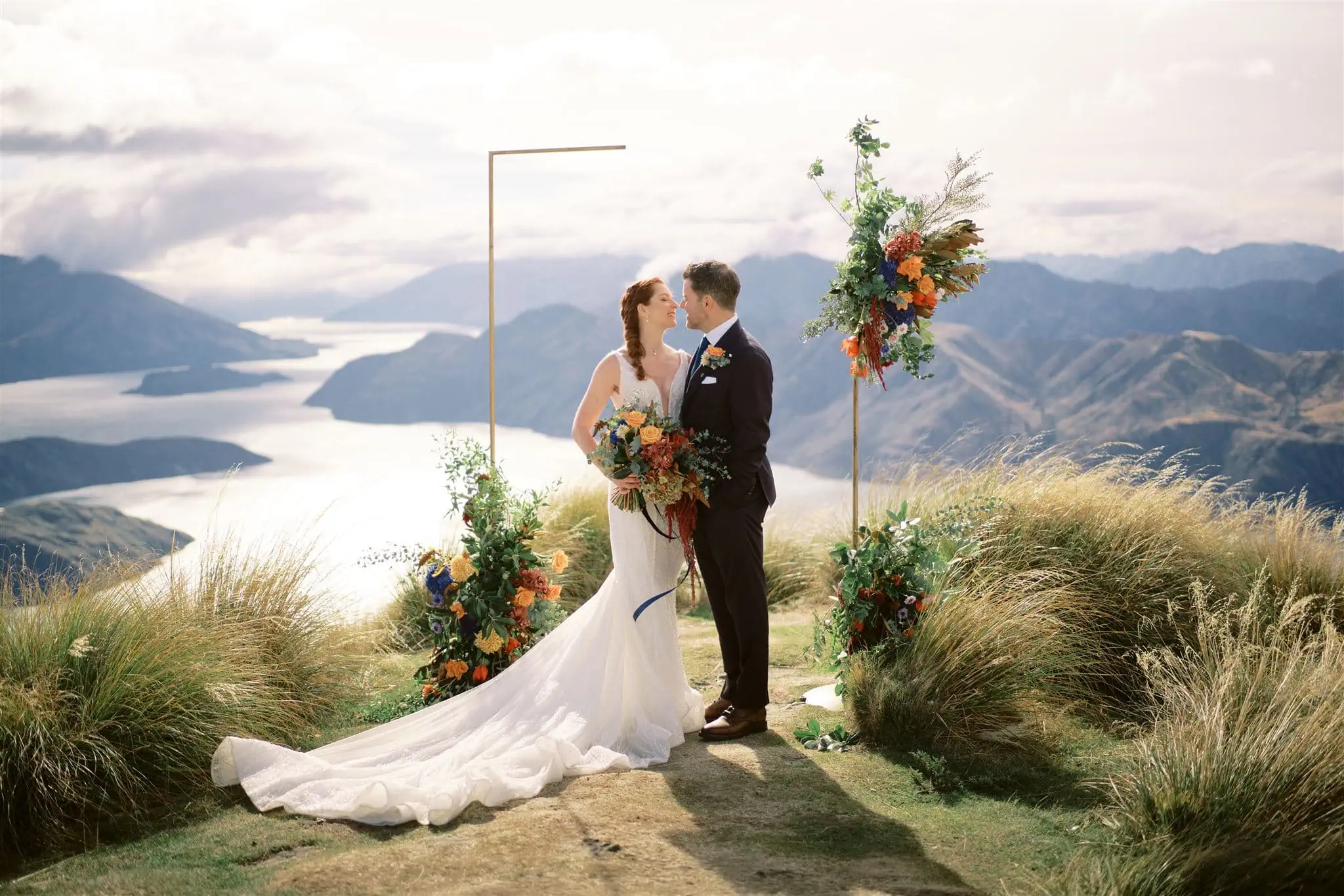 queenstown wanaka coromandel peak heli wedding elopement arch flowers new zealand photographer